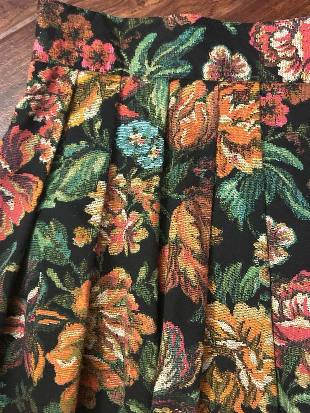 Vintage Kathie Lee Floral Tapestry Pleated Midi Skirt, size M/L - Picture 5 of 8